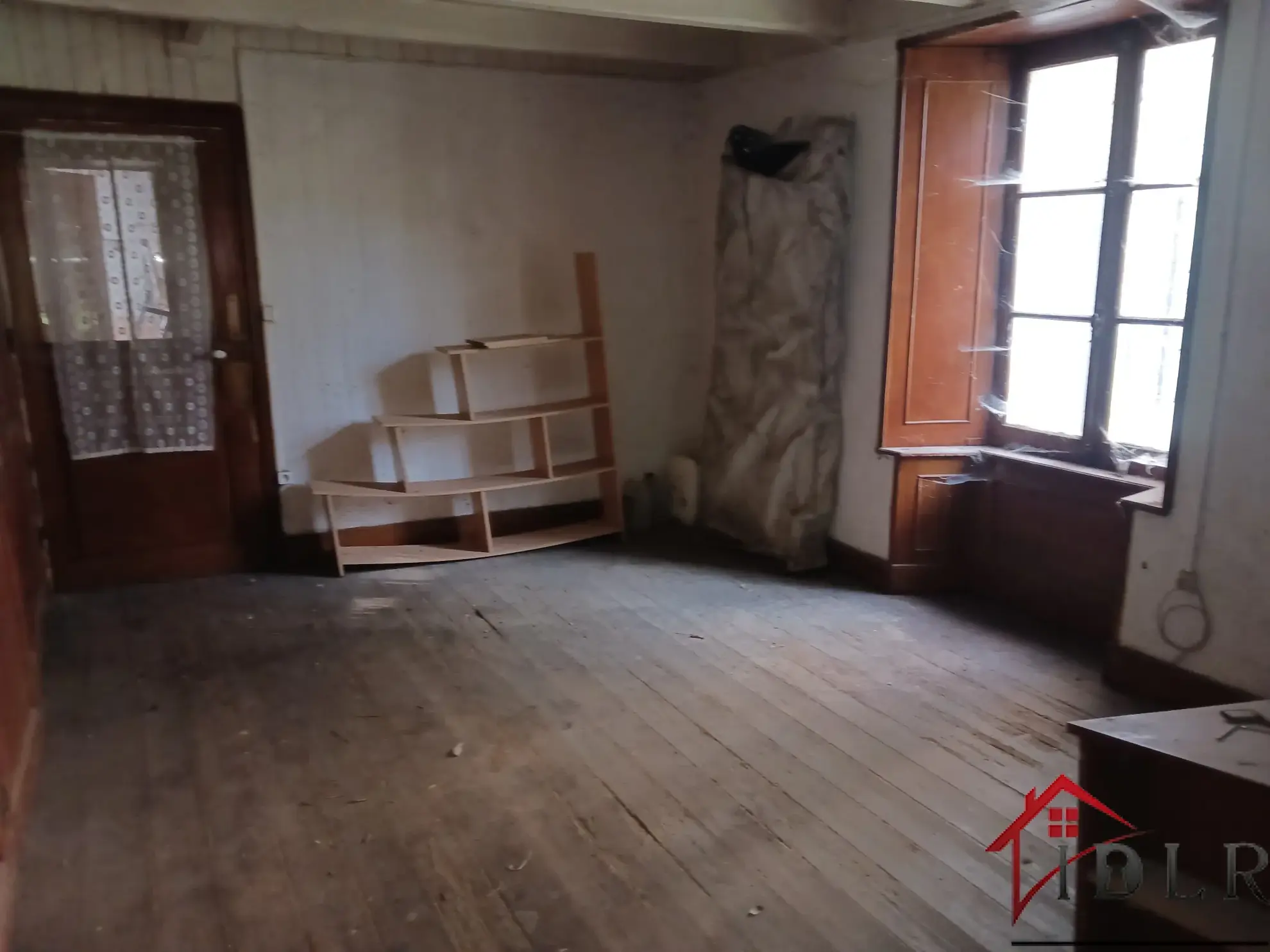 À vendre à Gevigney-et-Mercey : maison de 58m² avec dépendances et jardin, opportunité d'investissement 