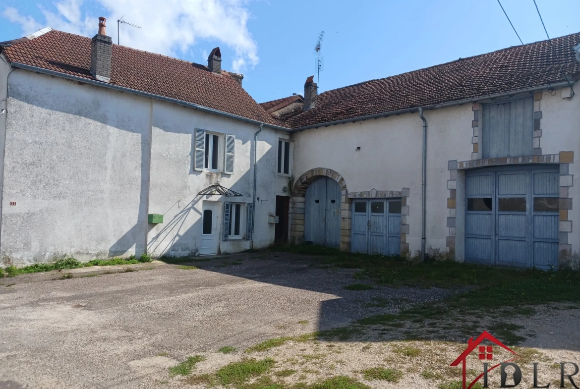 À vendre à Gevigney-et-Mercey : maison de 58m² avec dépendances et jardin, opportunité d'investissement 