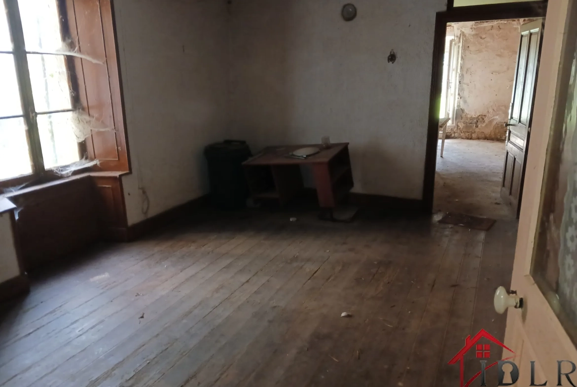 À vendre à Gevigney-et-Mercey : maison de 58m² avec dépendances et jardin, opportunité d'investissement 