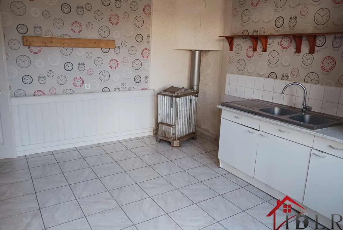 À vendre à Gevigney-et-Mercey : maison de 58m² avec dépendances et jardin, opportunité d'investissement 