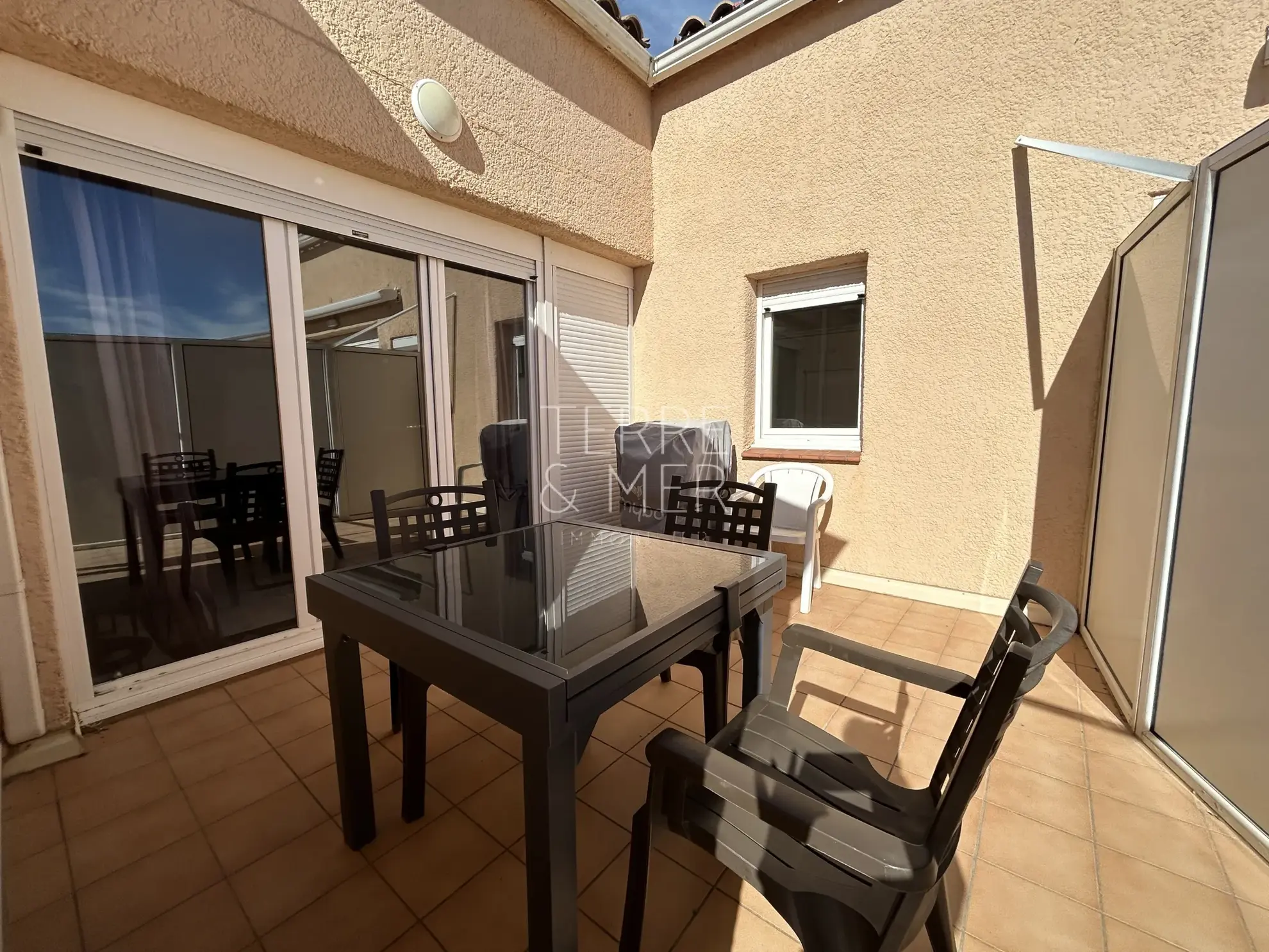 Appartement 3 pièces à Sainte-Marie-la-Mer avec vue mer et parking 