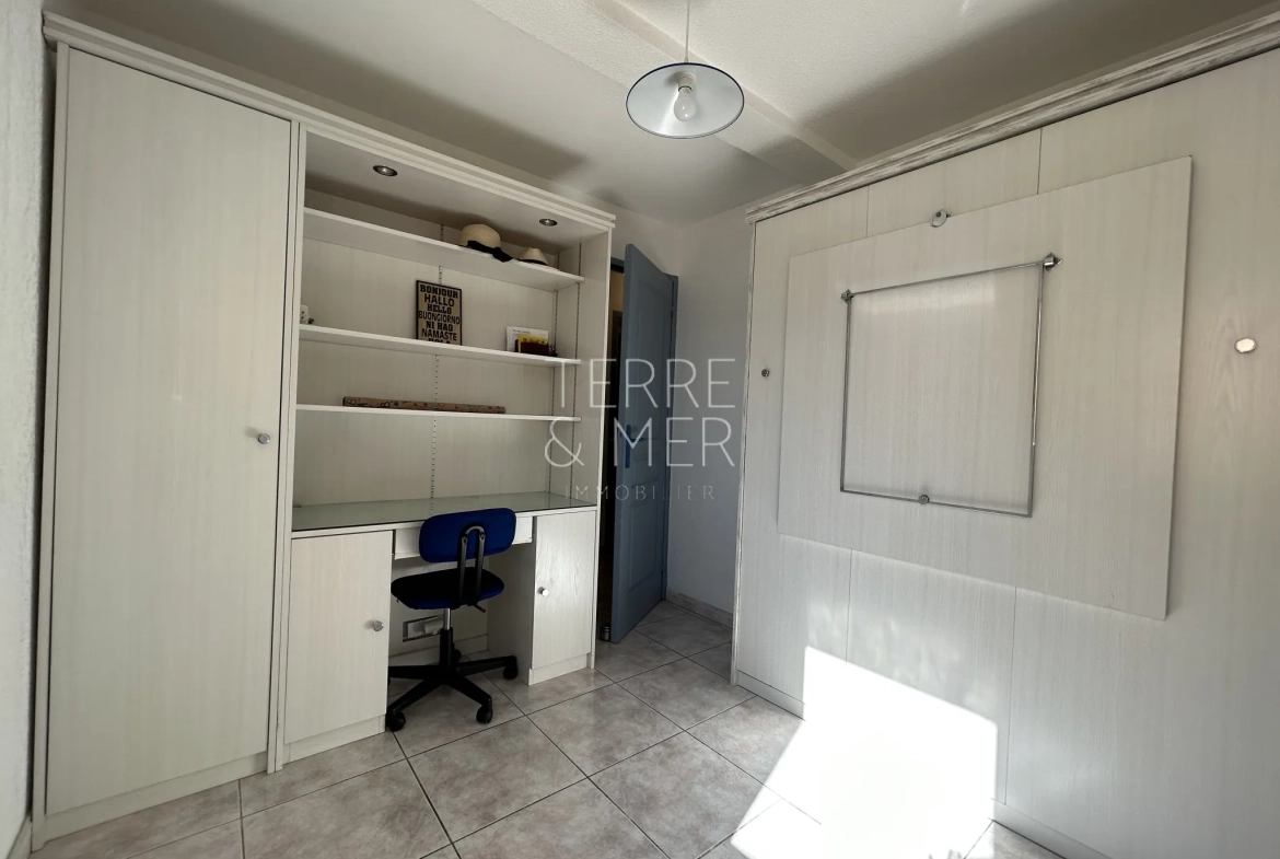 Appartement 3 pièces à Sainte-Marie-la-Mer avec vue mer et parking 