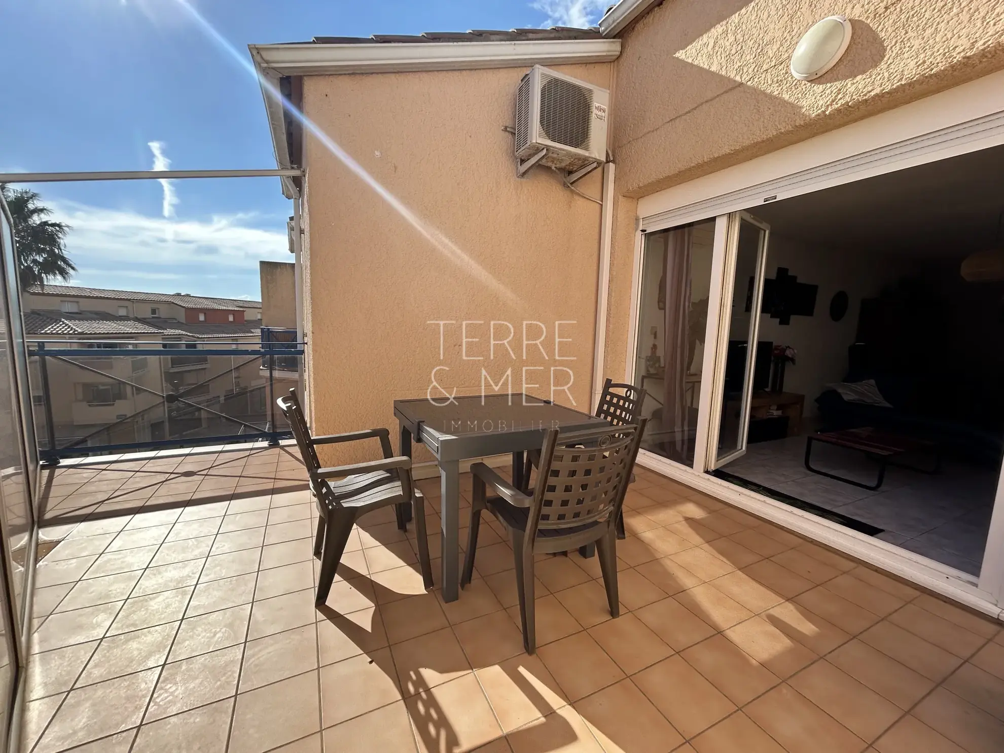 Appartement 3 pièces à Sainte-Marie-la-Mer avec vue mer et parking 