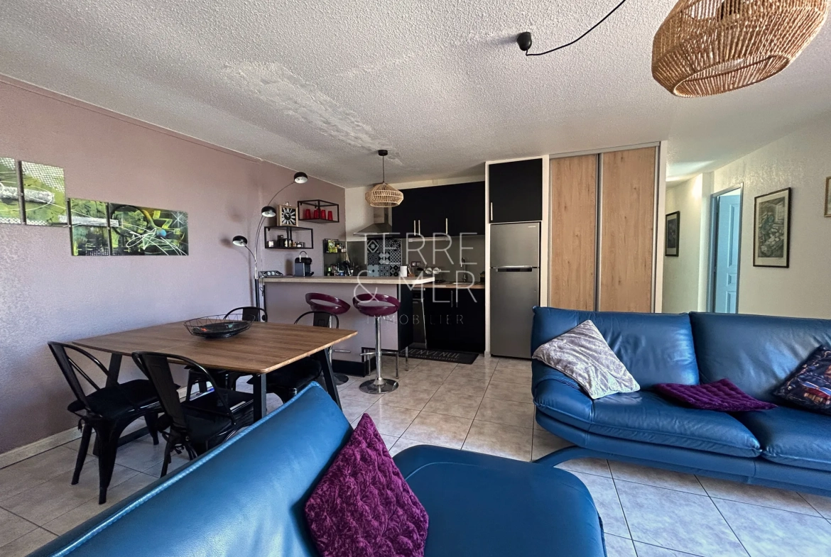 Appartement 3 pièces à Sainte-Marie-la-Mer avec vue mer et parking 