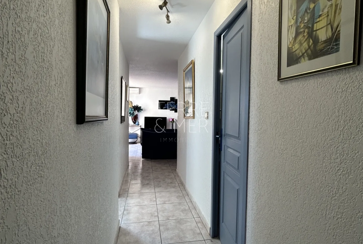 Appartement 3 pièces à Sainte-Marie-la-Mer avec vue mer et parking 