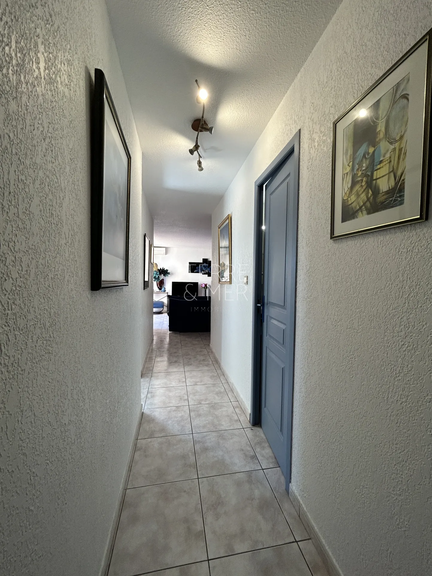 Appartement 3 pièces à Sainte-Marie-la-Mer avec vue mer et parking 