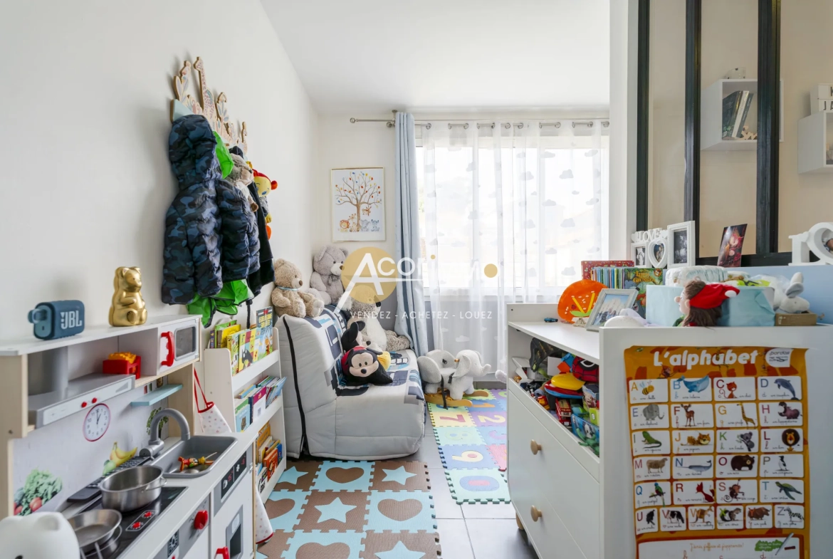 Appartement T3 avec Terrasse et Stationnement à La Seyne-sur-Mer 