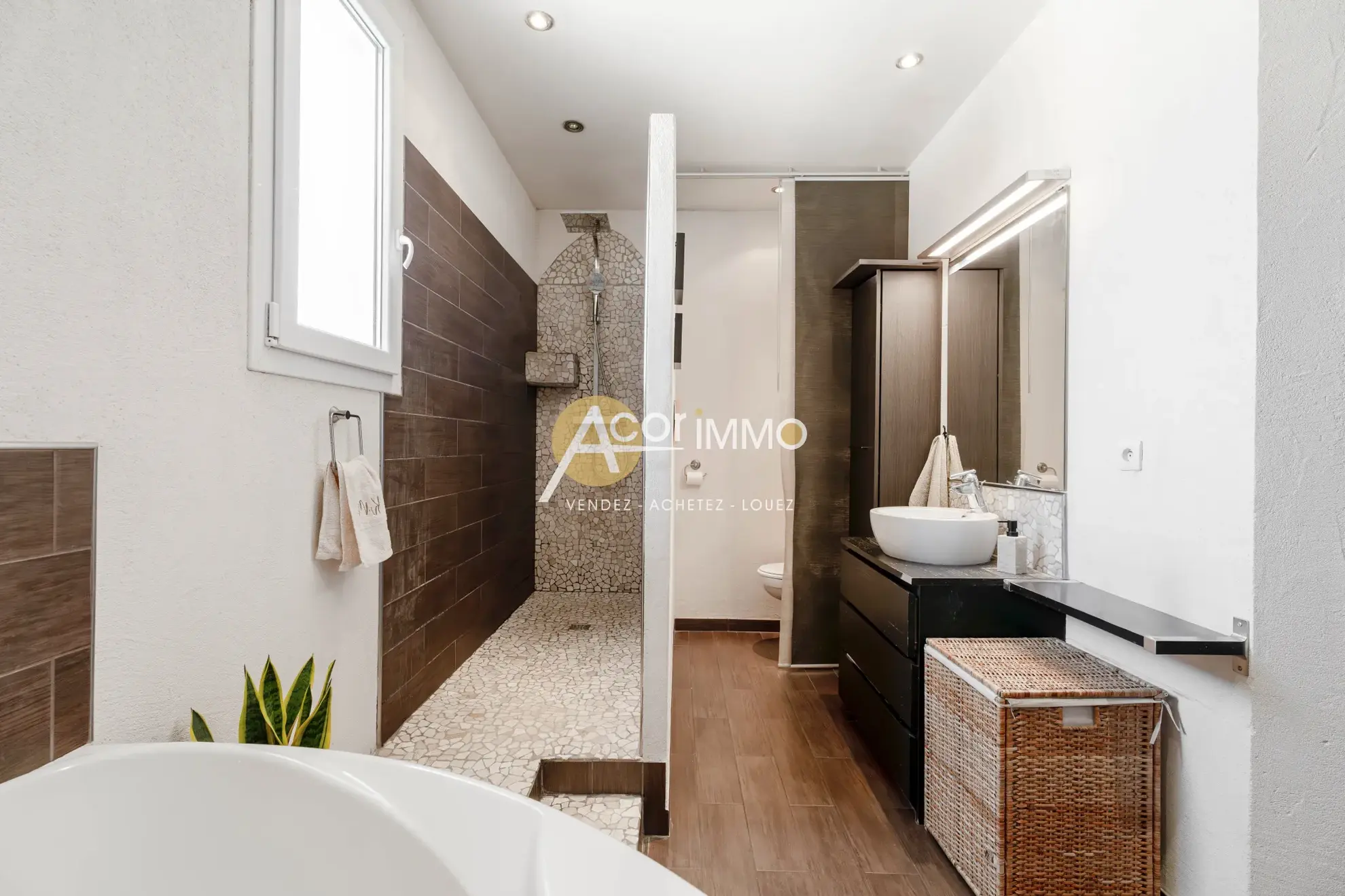 Appartement T3 avec Terrasse et Stationnement à La Seyne-sur-Mer 