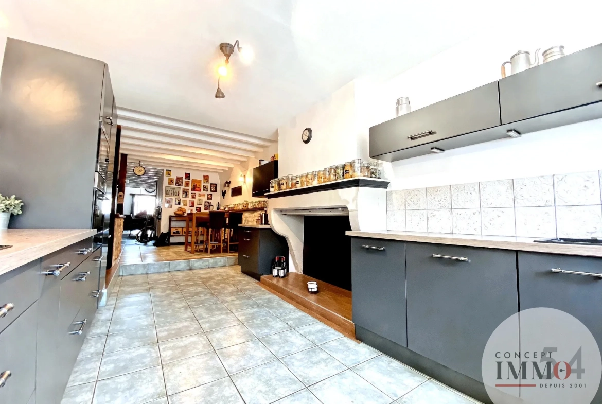 Maison familiale à Trondes avec piscine, 5 chambres, jardin clos, proche de Toul - 260 m² 