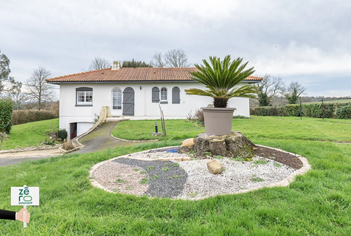 Maison à vendre au Champ-Saint-Père avec grand terrain et confort moderne 