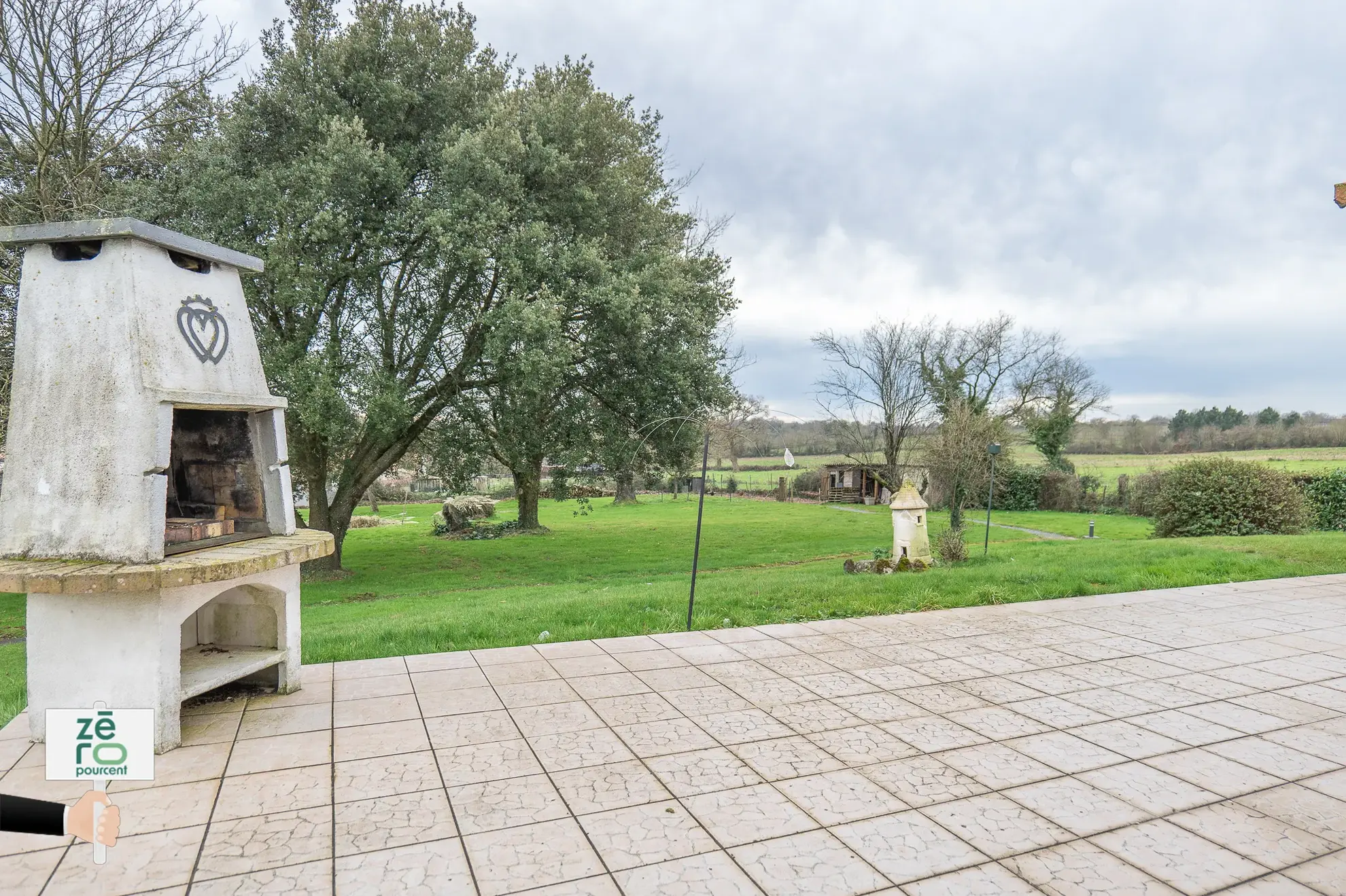 Maison à vendre au Champ-Saint-Père avec grand terrain et confort moderne 