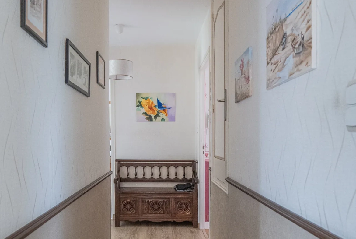 Maison à vendre au Champ-Saint-Père avec grand terrain et confort moderne 