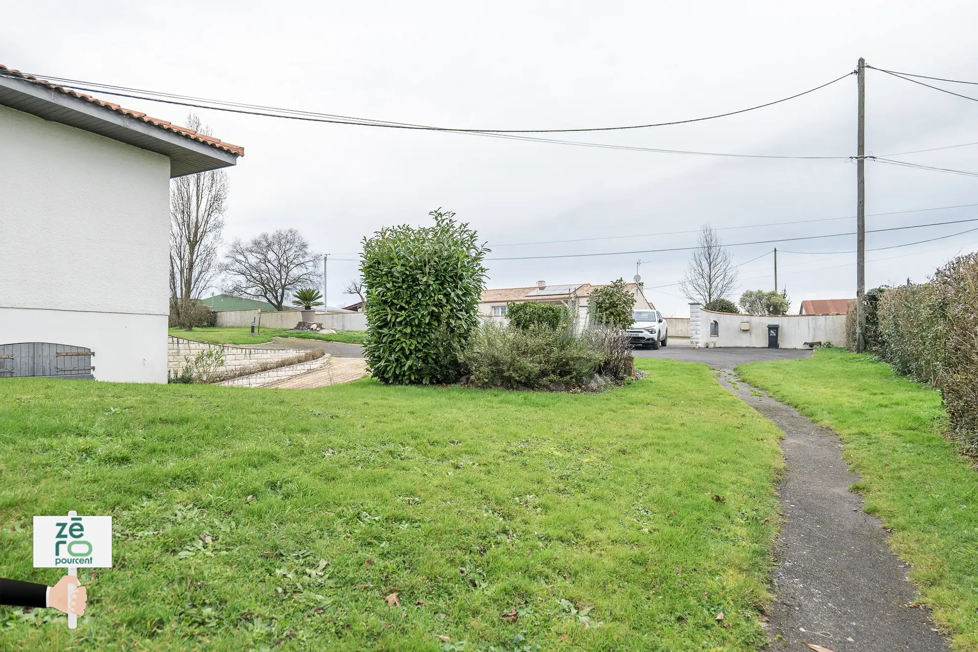 Maison à vendre au Champ-Saint-Père avec grand terrain et confort moderne 