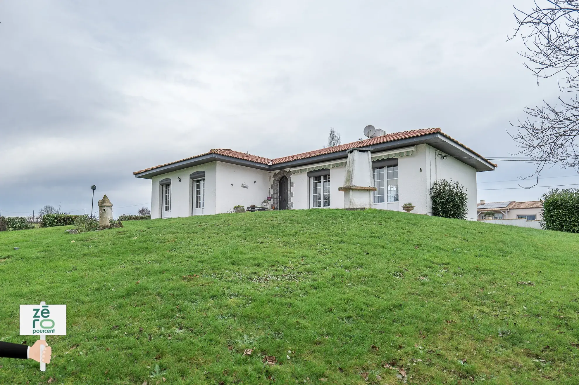 Maison à vendre au Champ-Saint-Père avec grand terrain et confort moderne 