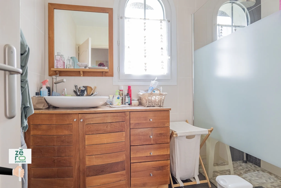 Maison à vendre au Champ-Saint-Père avec grand terrain et confort moderne 