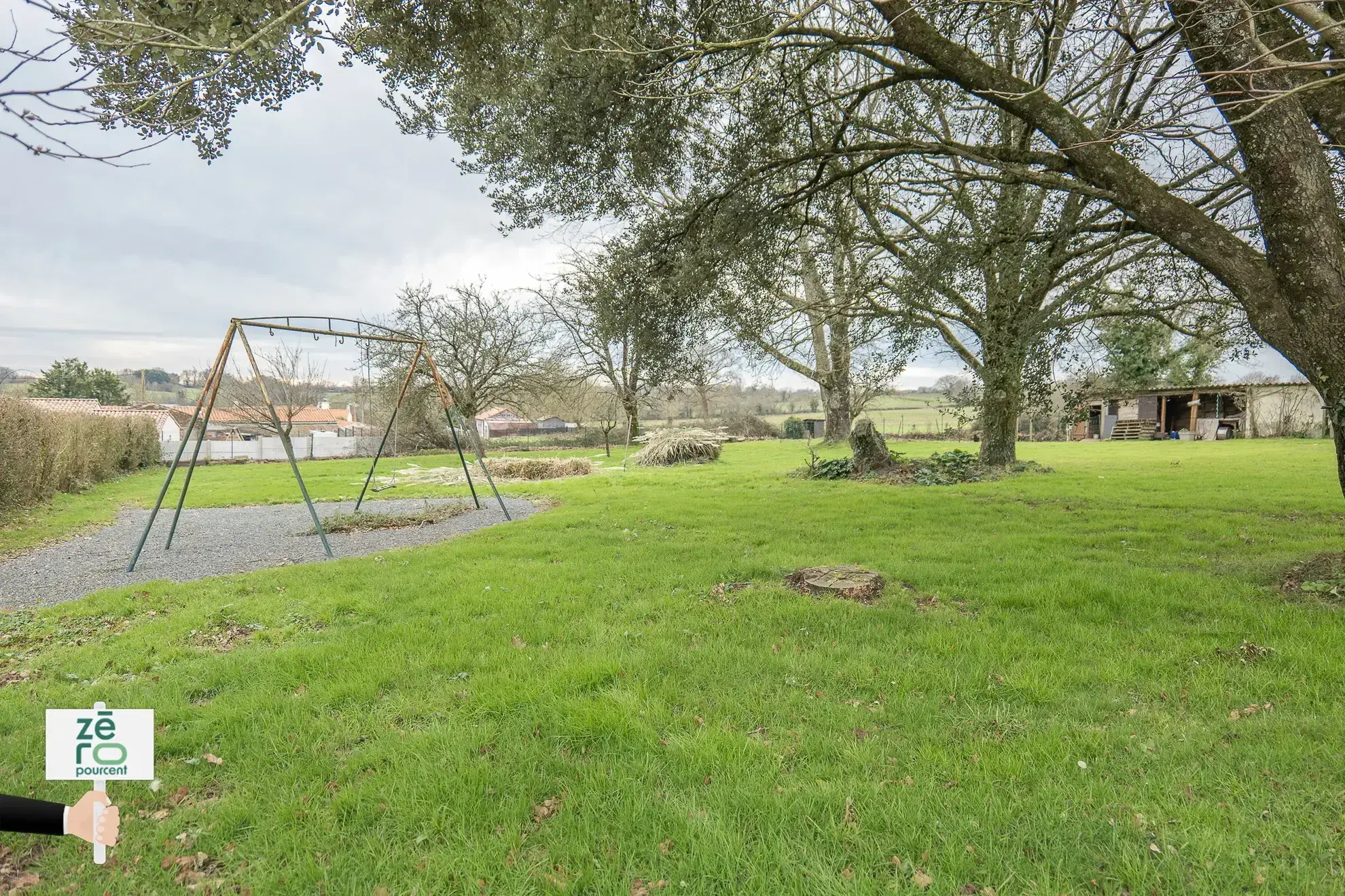 Maison à vendre au Champ-Saint-Père avec grand terrain et confort moderne 