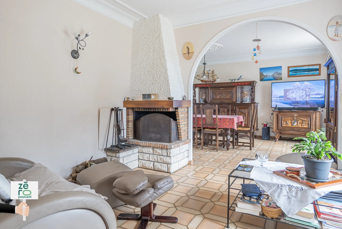 Maison à vendre au Champ-Saint-Père avec grand terrain et confort moderne 
