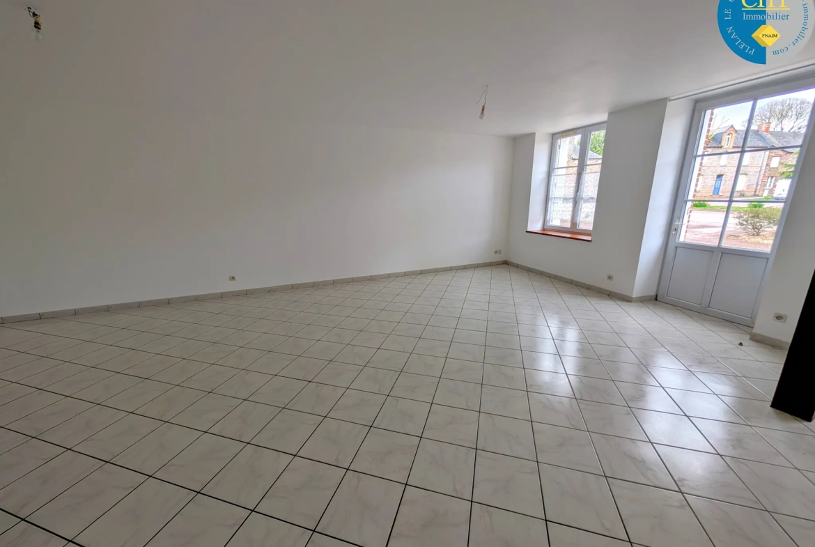 Belle maison en pierre à Saint-Péran avec dépendances et terrain de 688 m² 