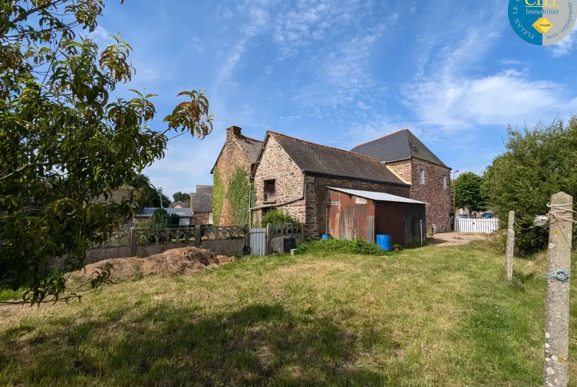 Belle maison en pierre à Saint-Péran avec dépendances et terrain de 688 m² 