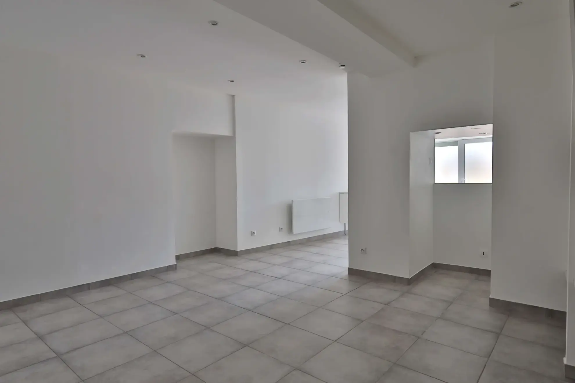 Maison de village rénovée de 115 m² avec cour et garage à Moidieu-Détourbe 