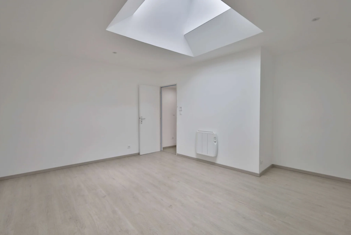 Maison de village rénovée de 115 m² avec cour et garage à Moidieu-Détourbe 