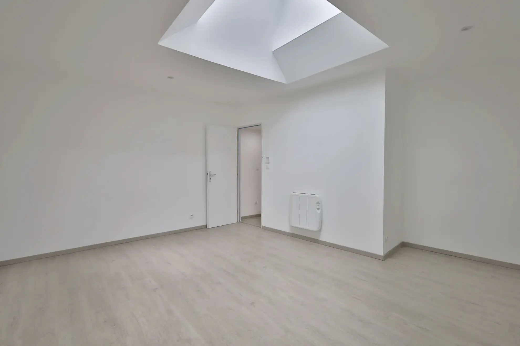 Maison de village rénovée de 115 m² avec cour et garage à Moidieu-Détourbe 
