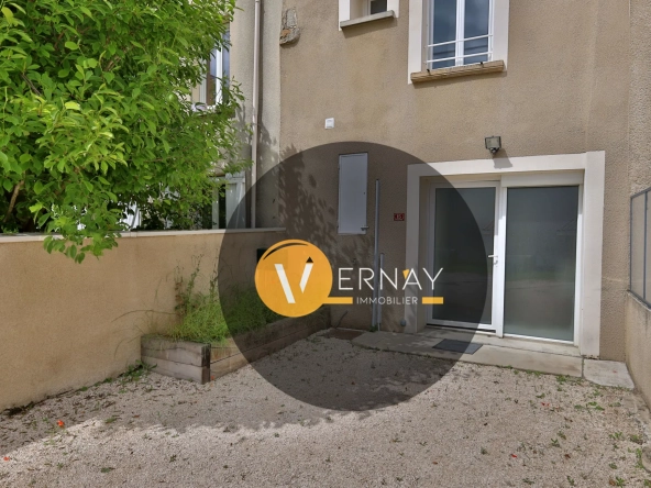 Maison de village rénovée de 115 m² avec cour et garage à Moidieu-Détourbe