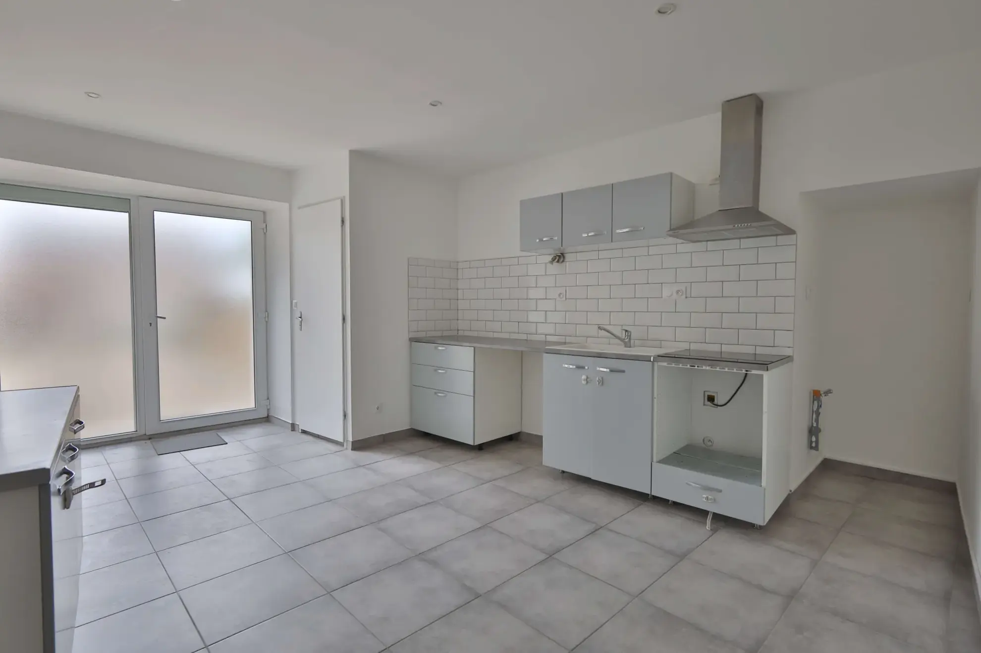 Maison de village rénovée de 115 m² avec cour et garage à Moidieu-Détourbe 