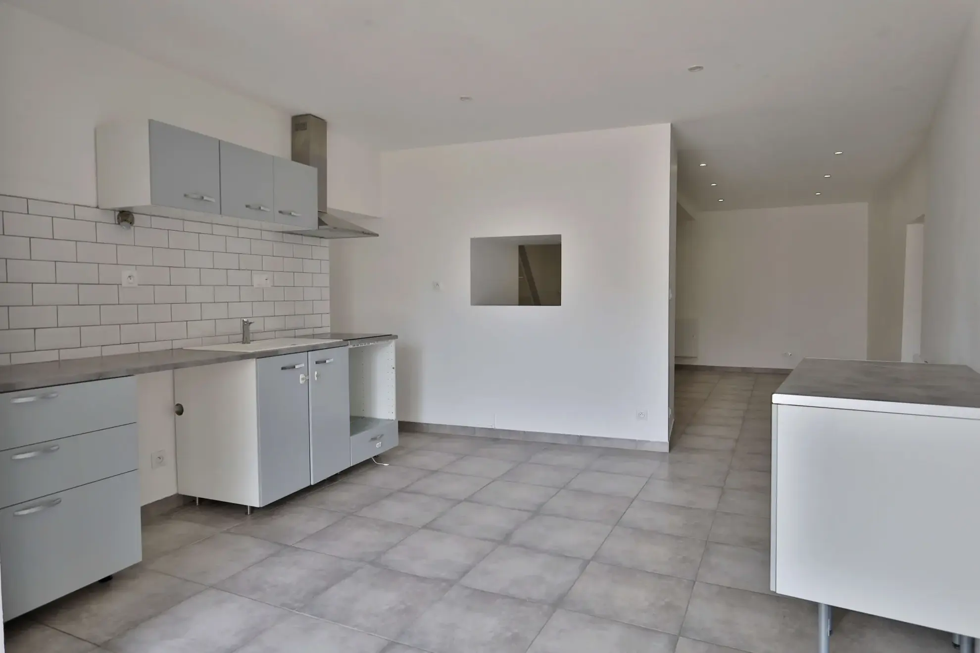 Maison de village rénovée de 115 m² avec cour et garage à Moidieu-Détourbe 