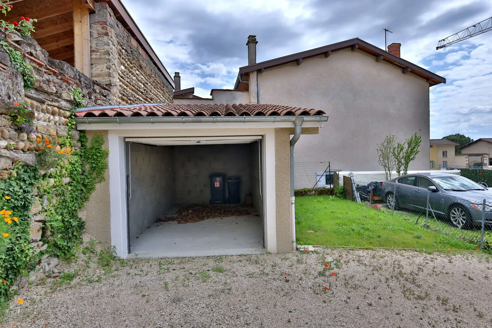Maison de village rénovée de 115 m² avec cour et garage à Moidieu-Détourbe 