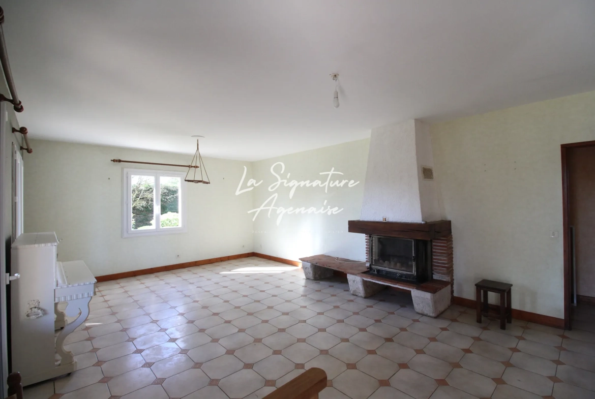 Maison de plain-pied à Laugnac avec 4 chambres et jardin arboré 