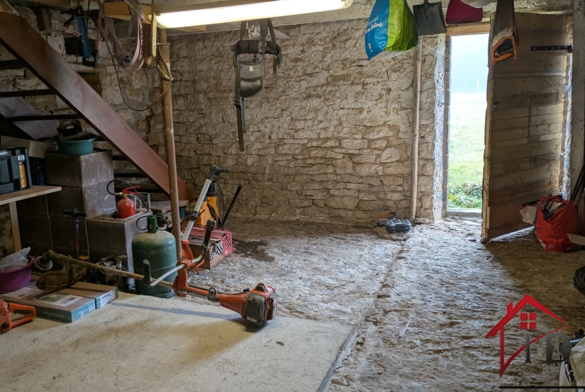 Maison rénovée 145 m² avec terrain de 6750 m², dépendances près de Chaumergy 