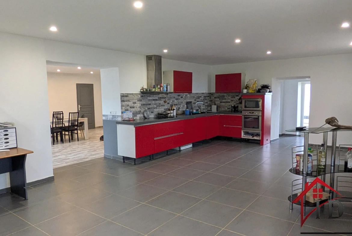 Maison rénovée 145 m² avec terrain de 6750 m², dépendances près de Chaumergy 