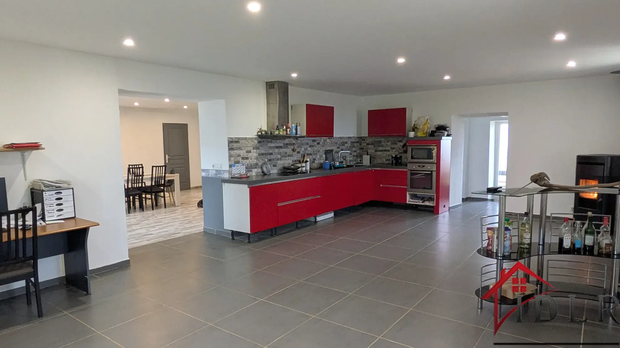 Maison rénovée 145 m² avec terrain de 6750 m², dépendances près de Chaumergy 