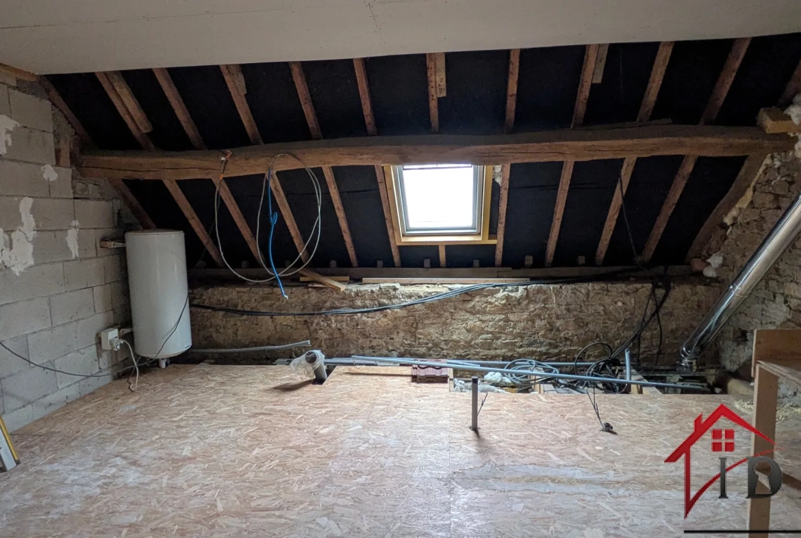 Maison rénovée 145 m² avec terrain de 6750 m², dépendances près de Chaumergy 