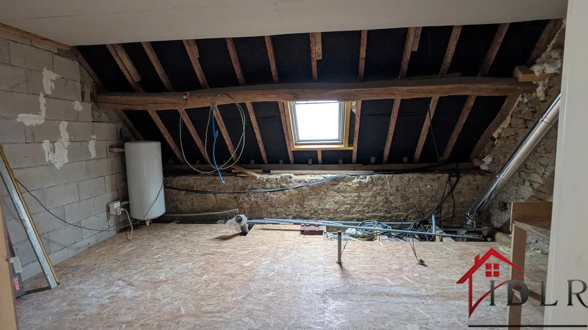 Maison rénovée 145 m² avec terrain de 6750 m², dépendances près de Chaumergy 