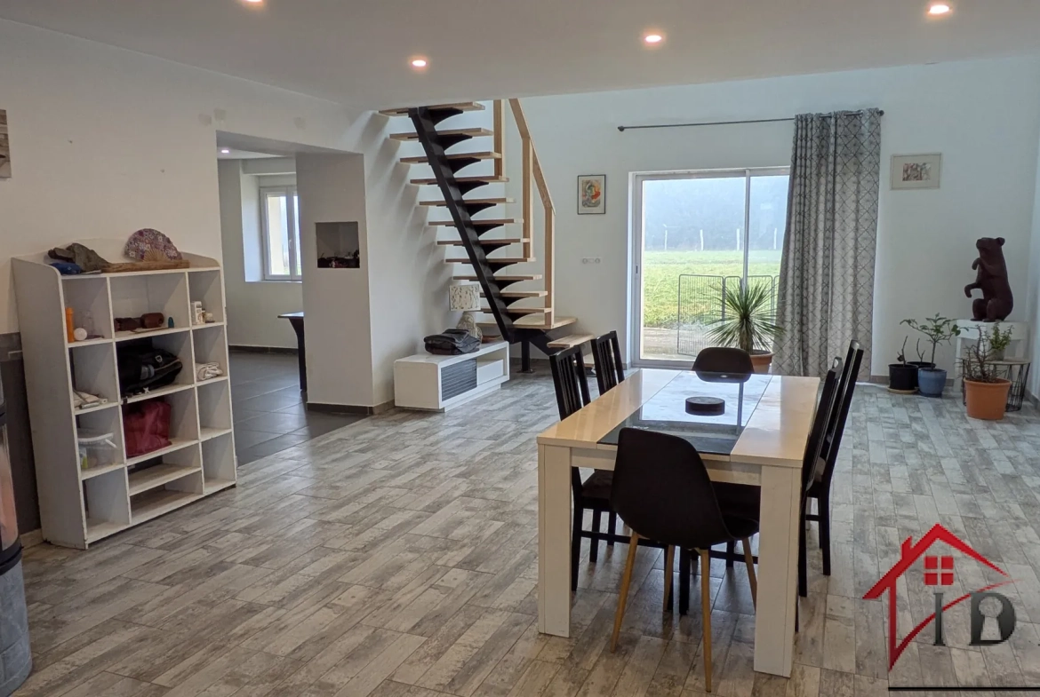 Maison rénovée 145 m² avec terrain de 6750 m², dépendances près de Chaumergy 