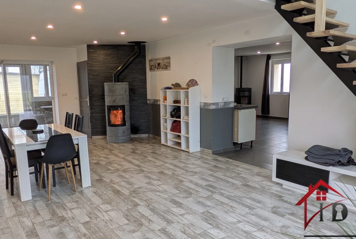 Maison rénovée 145 m² avec terrain de 6750 m², dépendances près de Chaumergy 