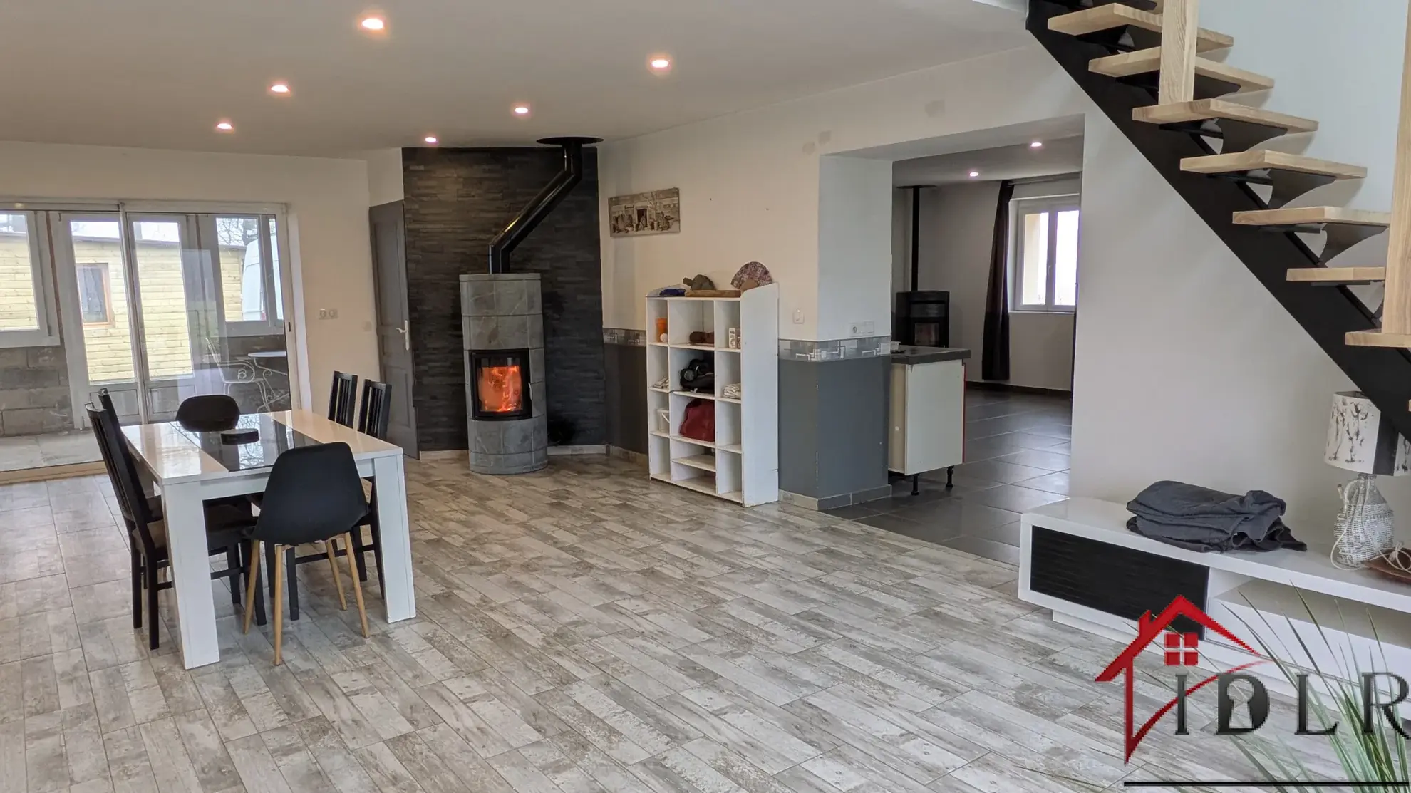 Maison rénovée 145 m² avec terrain de 6750 m², dépendances près de Chaumergy 
