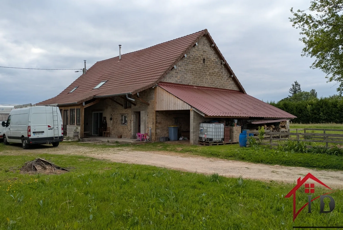 Maison rénovée 145 m² avec terrain de 6750 m², dépendances près de Chaumergy 