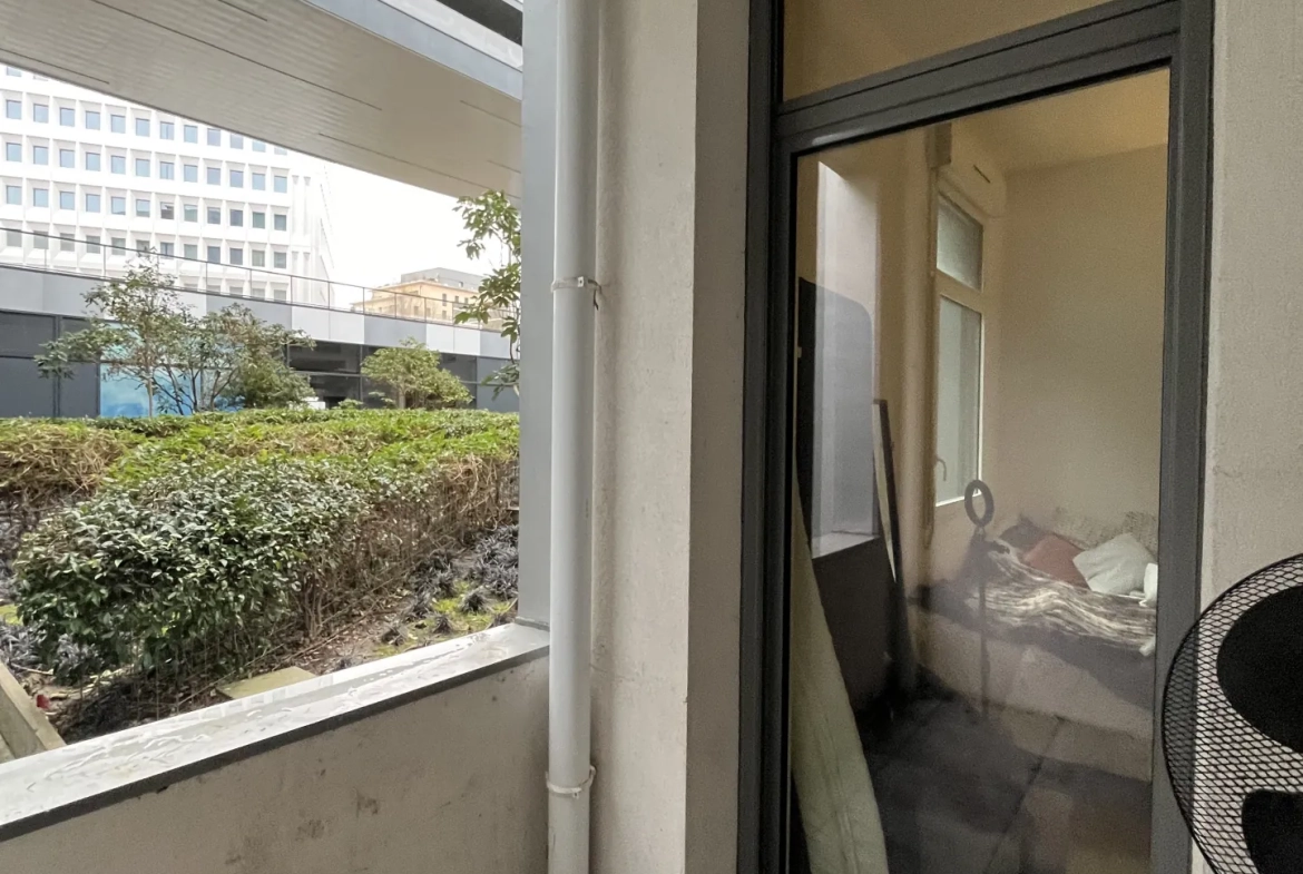 Spacieux studio de 37 m² à Velizy-Villacoublay avec parking et loggia, idéal investisseur 