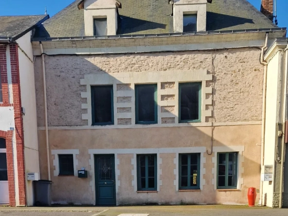 Magnifique maison en pierre de 214 m² avec 6 chambres à Paulx
