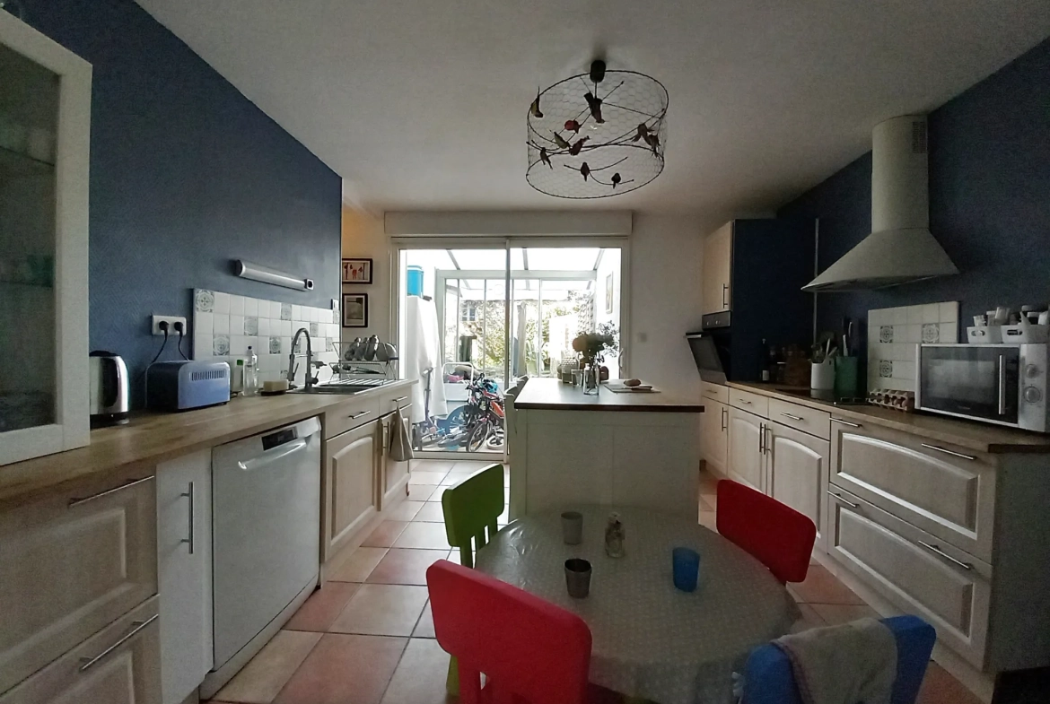 Magnifique maison en pierre de 214 m² avec 6 chambres à Paulx 