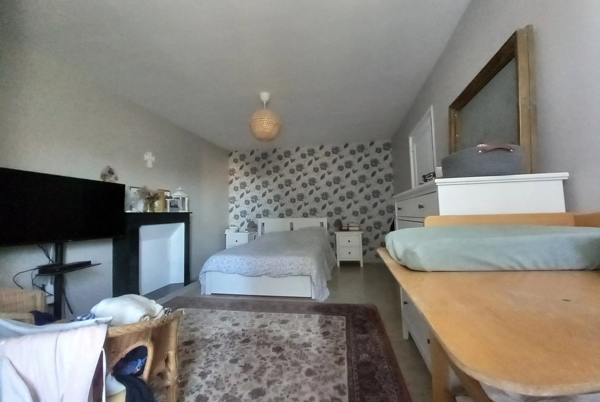 Magnifique maison en pierre de 214 m² avec 6 chambres à Paulx 