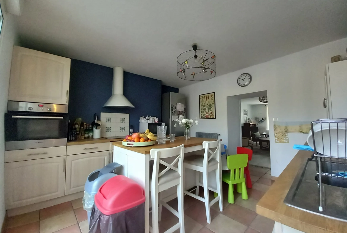 Magnifique maison en pierre de 214 m² avec 6 chambres à Paulx 