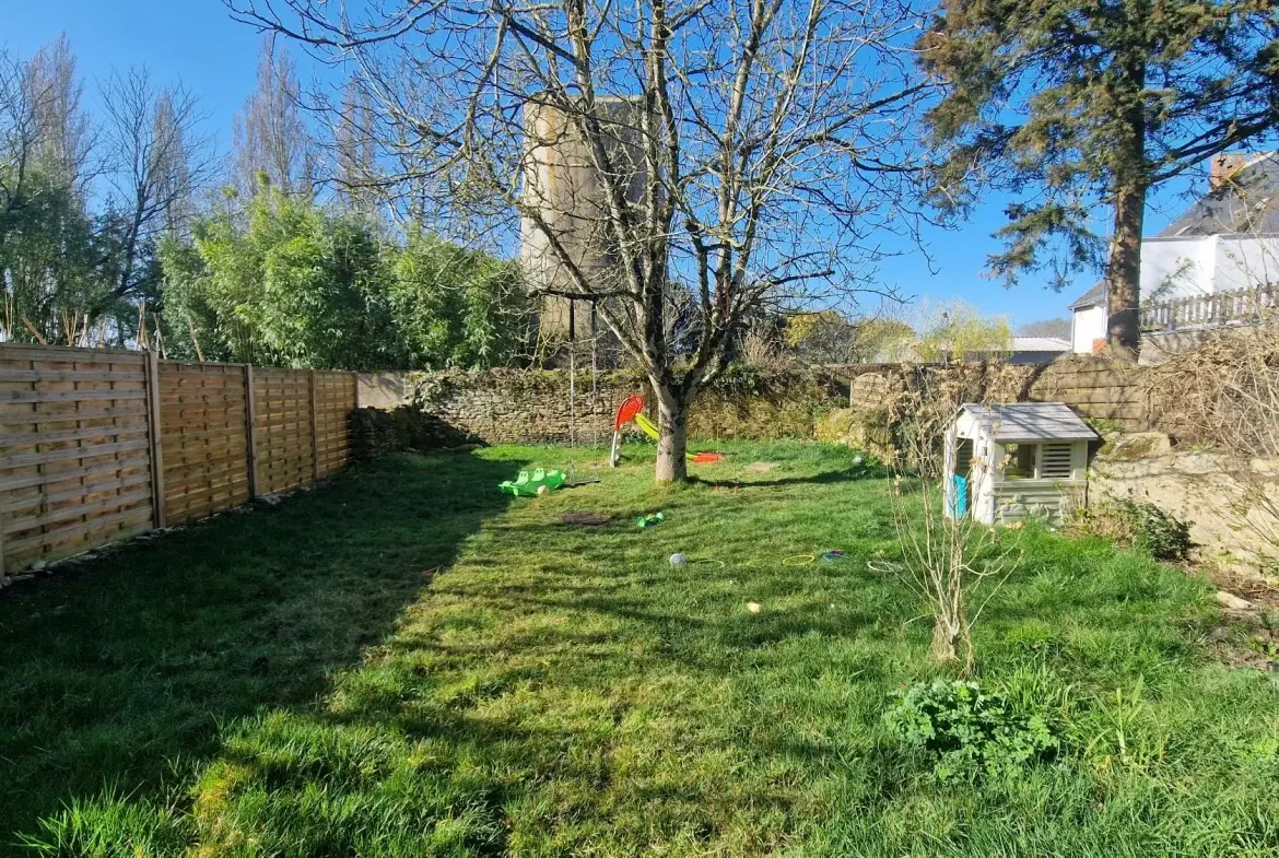Magnifique maison en pierre de 214 m² avec 6 chambres à Paulx 
