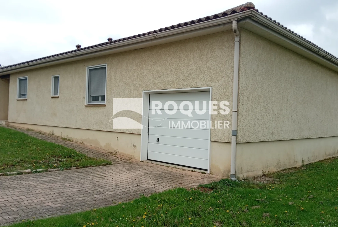 Maison de plain-pied à La Cavalerie avec grand garage et terrain spacieux 