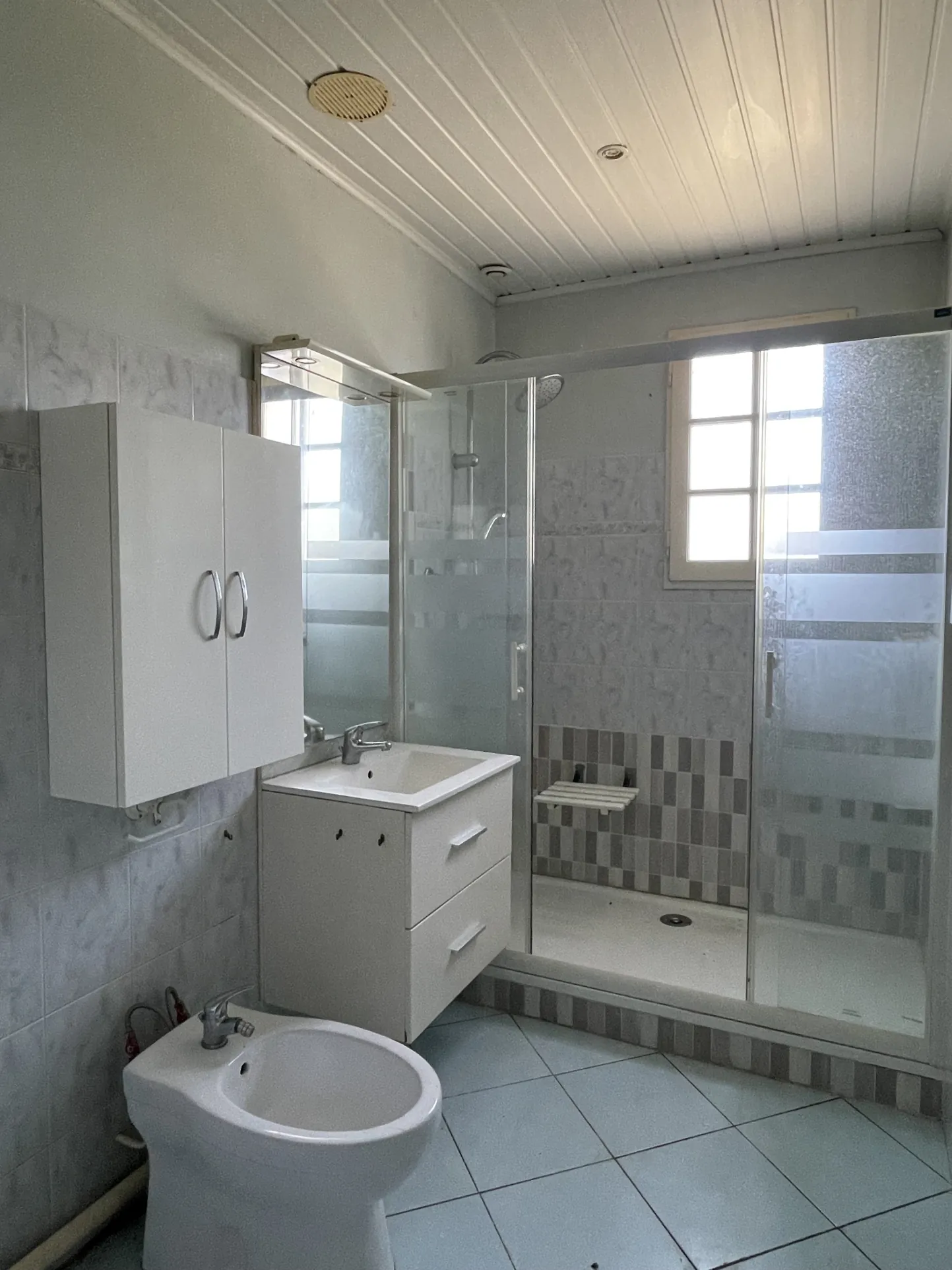 Charmante maison de plain-pied avec jardin et terrasses à Bourg-Charente 