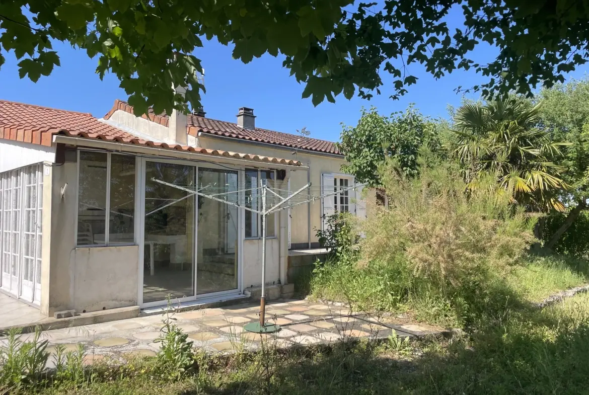 Charmante maison de plain-pied avec jardin et terrasses à Bourg-Charente 