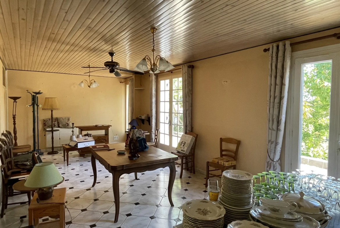 Charmante maison de plain-pied avec jardin et terrasses à Bourg-Charente 